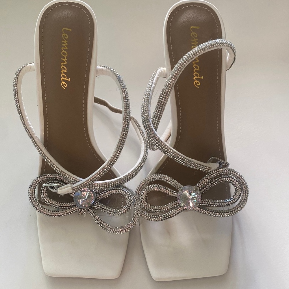 Bow heels